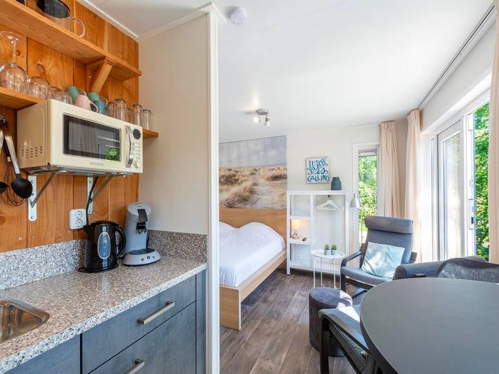 Wohnwagen für 2 Personen, mit Garten und Pool, kinderfreundlich in Sint Maartensvlotbrug - 3