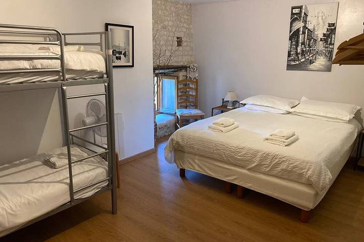 Gîte pour 10 personnes, avec piscine et jardin à Brossac - 4