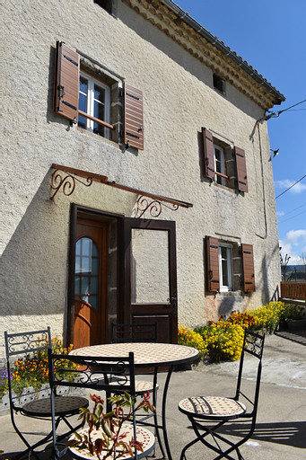Gîte pour 5 personnes, avec jardin et terrasse à Chaliers
