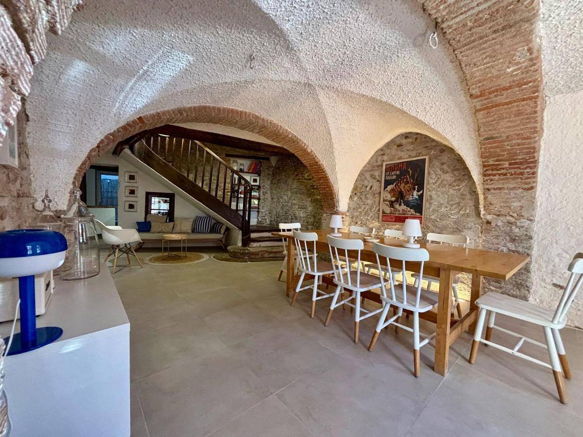 Three-Bedroom House in Claira, Côte d'Améthyste