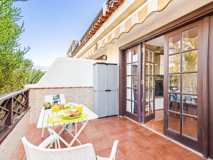 Appartement de vacances pour 3 personnes, avec Terrasse ainsi que Jardin et Piscine à Costa del Silencio