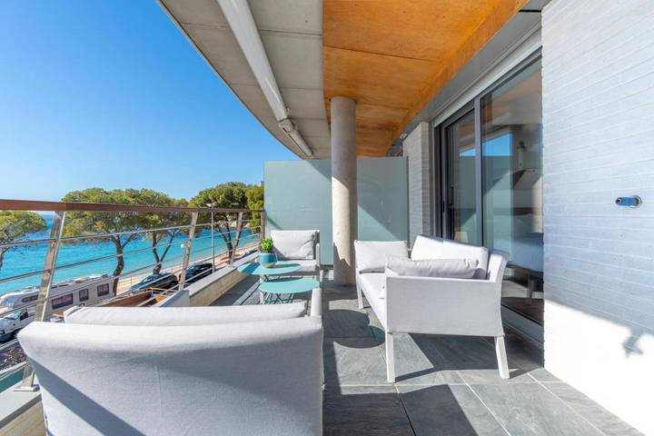 Gîte pour 4 personnes, avec piscine ainsi que vue et terrasse, animaux acceptés dans Platja De Canyelles Petites - 3