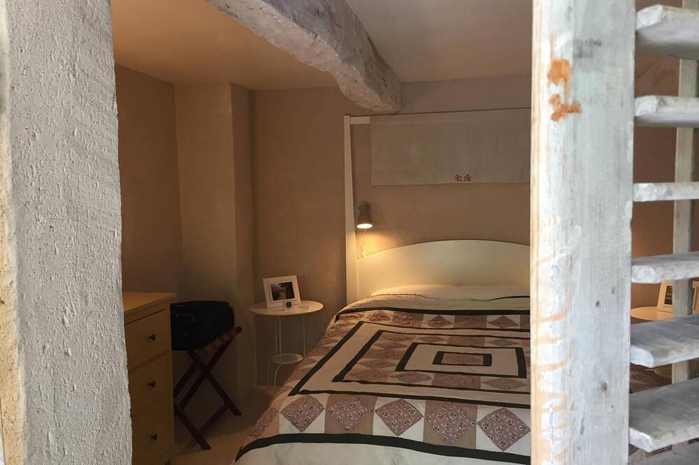 Maison du Four: Attractive French village house with balcony & Baker around the corner in Mirabel-aux-Baronnies, Nyons und Umgebung