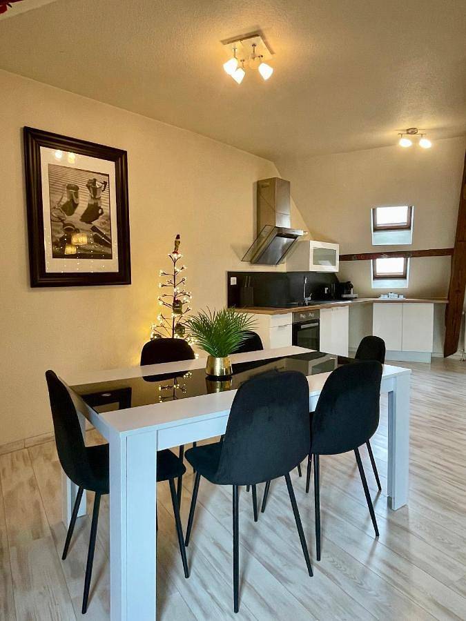 Appartement entier, Three-Bedroom Apartment in Montluçon, Région de Montluçon