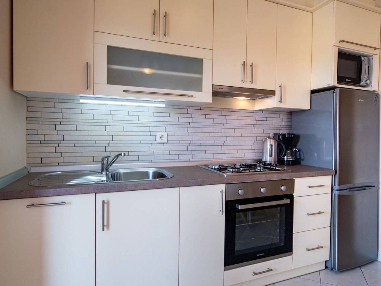 Ganze Wohnung, Wohnung in Lopar mit Grill und Strand in der Nähe in Lopar, Rab