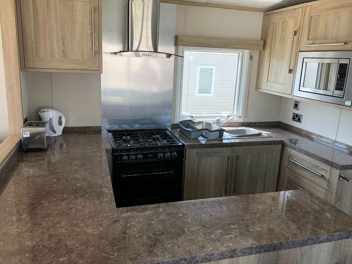Hopton Holiday Village - Seaview Caravan in Hopton-on-Sea, Great Yarmouth