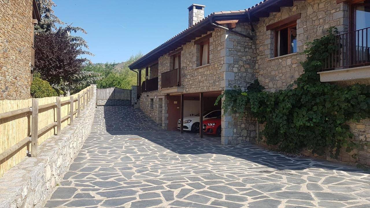 Aparthotel Bellver in Bellver de Cerdaña, Pirineo Catalan
