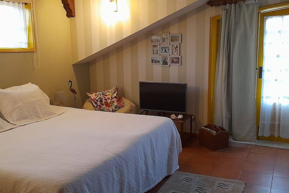 Casa Amarela 10 m from the beach in Esmoriz, Aveiro Distrikt