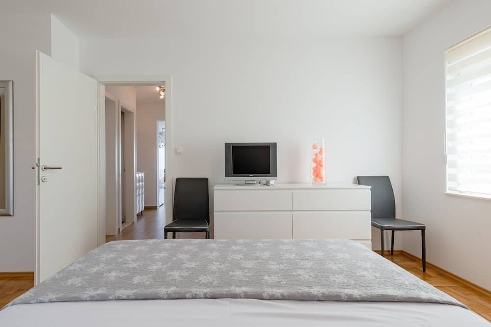 Ganze Wohnung, Duplex-Wohnung mit Meerblick nur 10 Meter vom Meer entfernt! in Stobrec, Split-Dalmatien