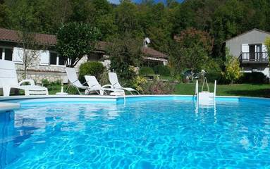 Cottage pour 2 personnes, avec jardin et piscine à Siguer