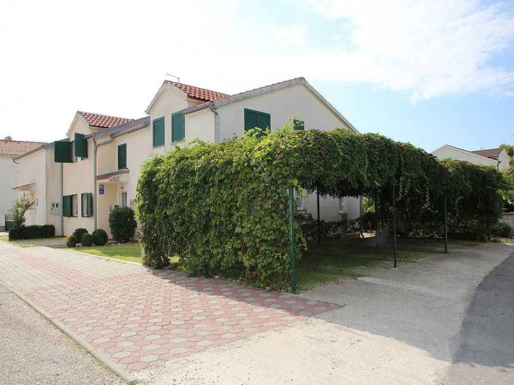 Ganze Wohnung, 2-Zimmer-Ferienwohnung mit Terrasse Srima - Vodice, Vodice A-22383-a in Srima, Šibenik-Knin