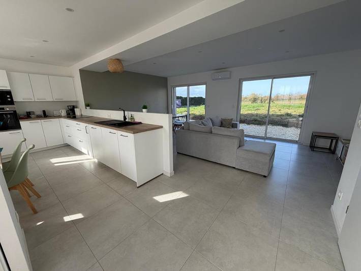 Gîte pour 12 personnes, avec jardin et vue, adapté aux familles à Salles-sur-Mer