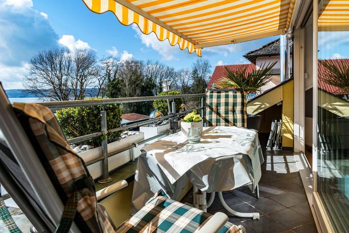 Ganze Wohnung, Gemütliche Ferienwohnung "Domicilio Lang" mit Bergblick, Wlan und Balkon; Parkplätze vorhanden in Überlingen, Region Bodensee-Oberschwaben