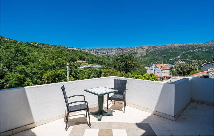 Ganze Ferienwohnung, Charmante Ferienwohnung mit Pool, Terrasse und WLAN, 1,5 km vom Strand entfernt in Zaton, Grad Dubrovnik