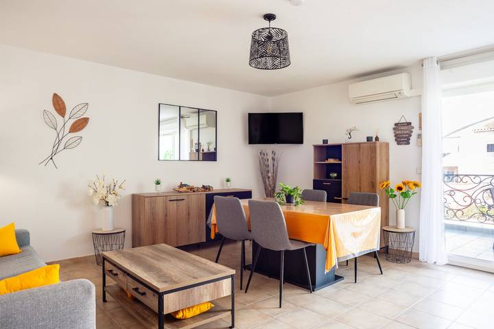 Appartamento intero, Appartamento 'T2 completamente ristrutturato' con terrazza privata, balcone e aria condizionata in Saint-Cyr-sur-Mer, Costa mediterranea (Francia)