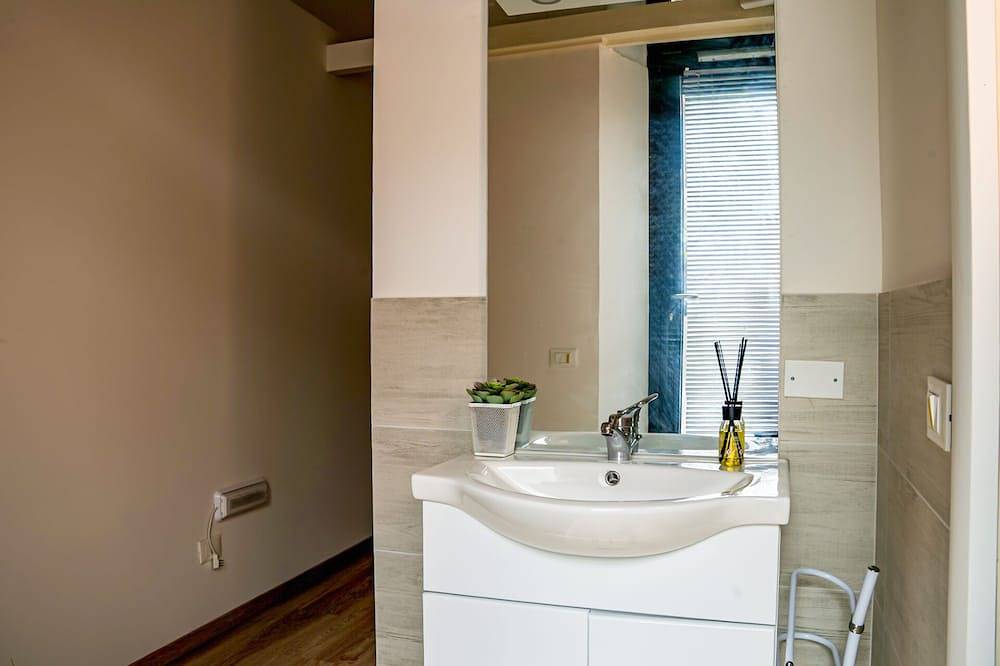 Entire apartment, La Casa di Federica - One Bedroom Apartment, Sleeps 2 in Ancona, Ancona Province