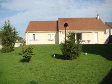 Cottage pour 3 personnes, avec terrasse et jardin à Louvres
