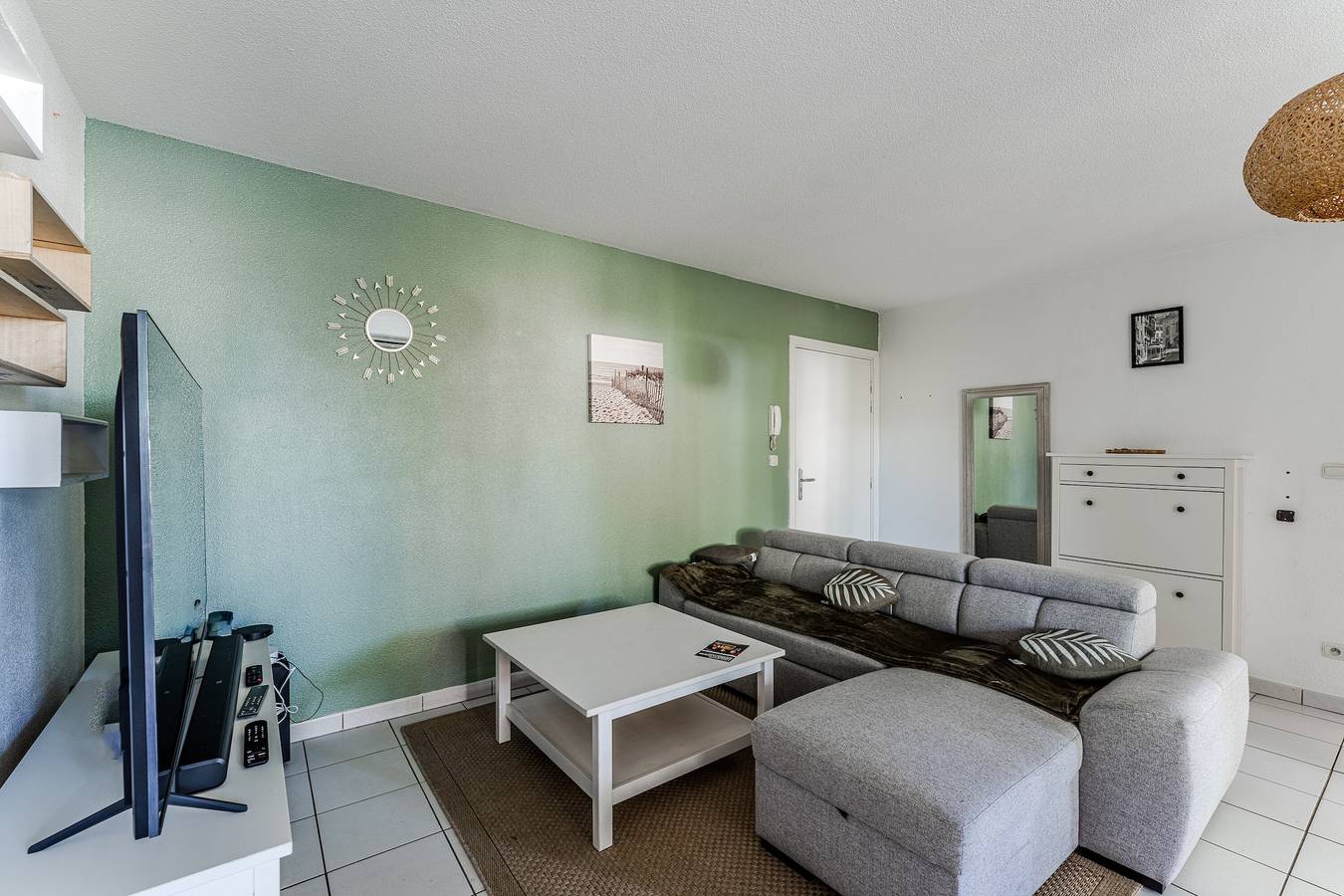Appartement entier, Appartement 'Proche Bordeaux' avec piscine partagée, terrasse privée et Wi-Fi in Saint-André-de-Cubzac, Région de Blaye