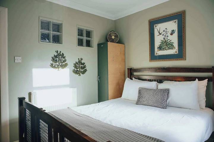 Ganze Wohnung, Snug 1 Bed Apartment in Juniper Green with Parking in Edinburgh, Edinburgh und Lothian