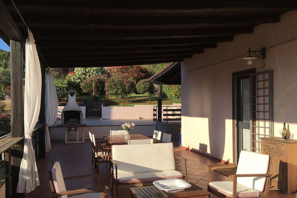 Villa met groot terras, tuin en een droomuitzicht, foto 11