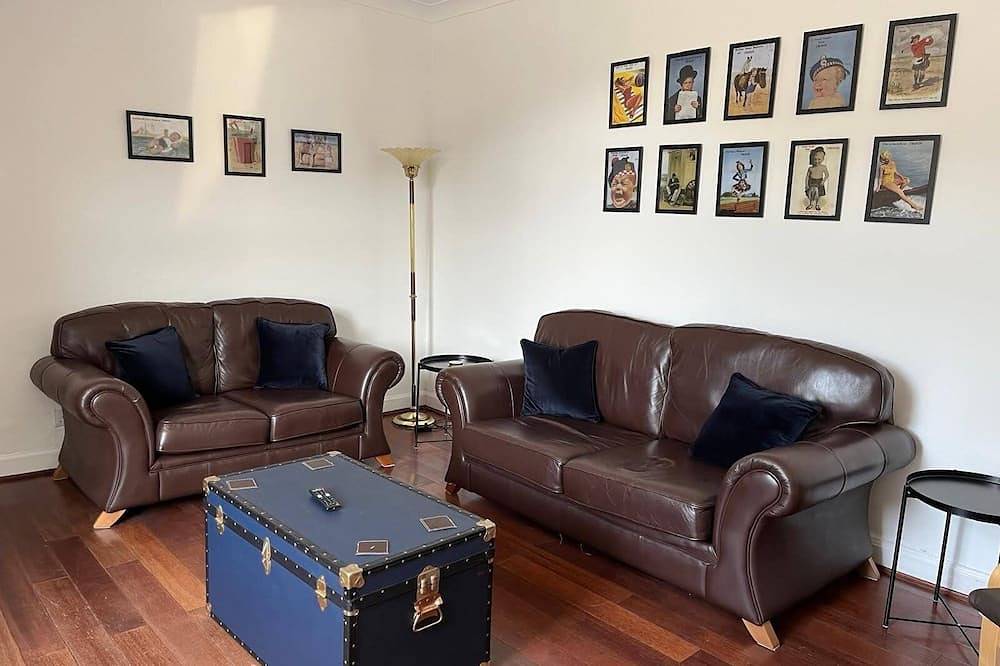 Ganze Wohnung, Troon town centre apartment. Great for golf, beach, coastal walks and much more. in Troon, Firth Of Clyde