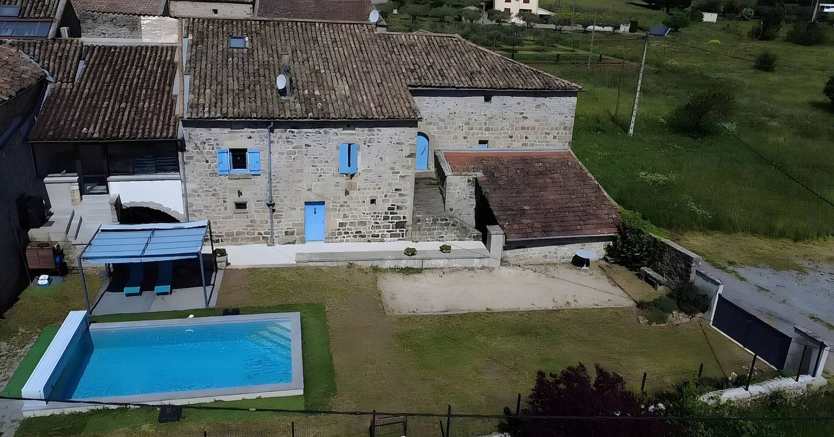 La maison bleue du plot in Ailhon, Parc naturel régional des Monts d'Ardèche