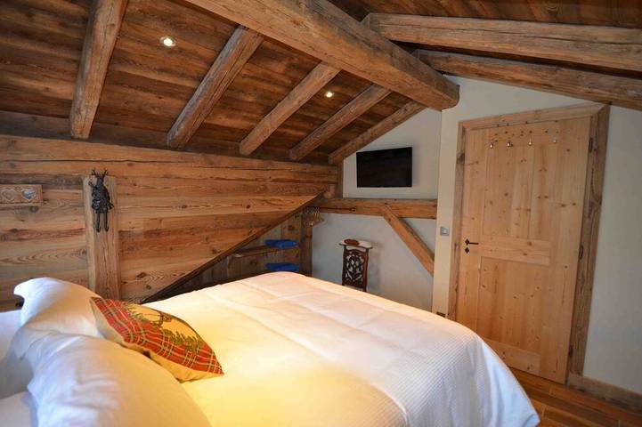 Gîte pour 14 personnes, avec sauna et jacuzzi ainsi que balcon et jardin, animaux acceptés dans Office de Tourisme de Praz sur Arly - 3