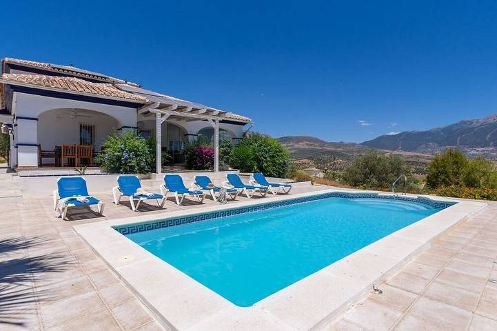 Casa rural para 6 personas, con jardín en Viñuela