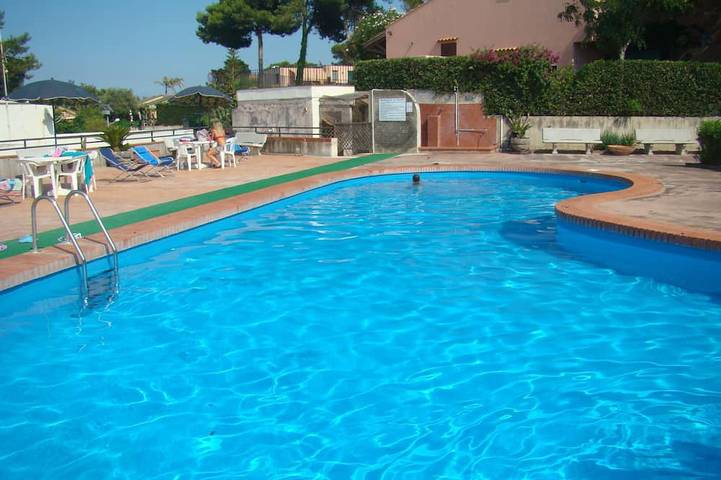 Casa vacanza per 8 persone, con piscina e terrazza nonché giardino - 1