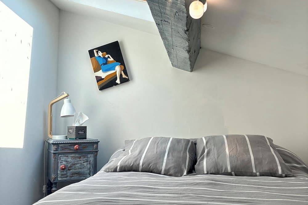 Entire apartment, Cosy and relaxing atmosphere in St Zacharie, in the heart of the village. in Saint-Zacharie, Brignoles region