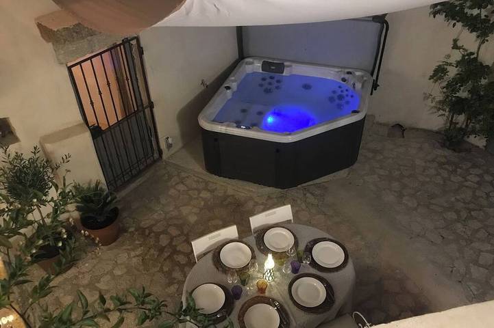 Location de vacances pour 2 personnes, avec jacuzzi et terrasse à Saint-Maximin (Nimes) - 3