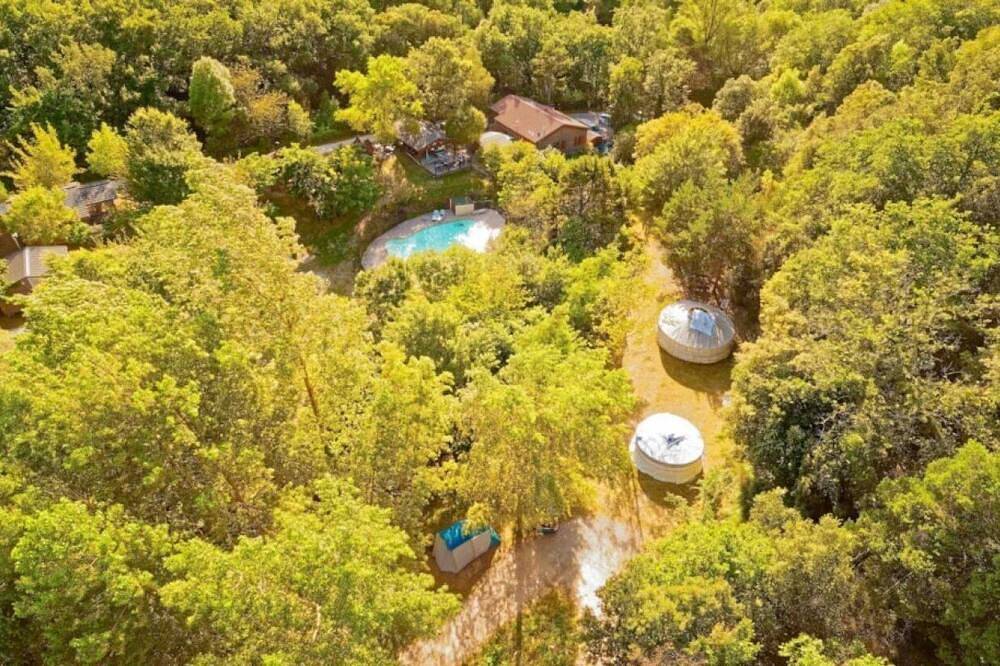 Zecamping 2* pataugeoire piscine pet friendly chalet 35m2 6 pers in Fenouillet, Parc naturel régional Corbières-Fenouillèdes