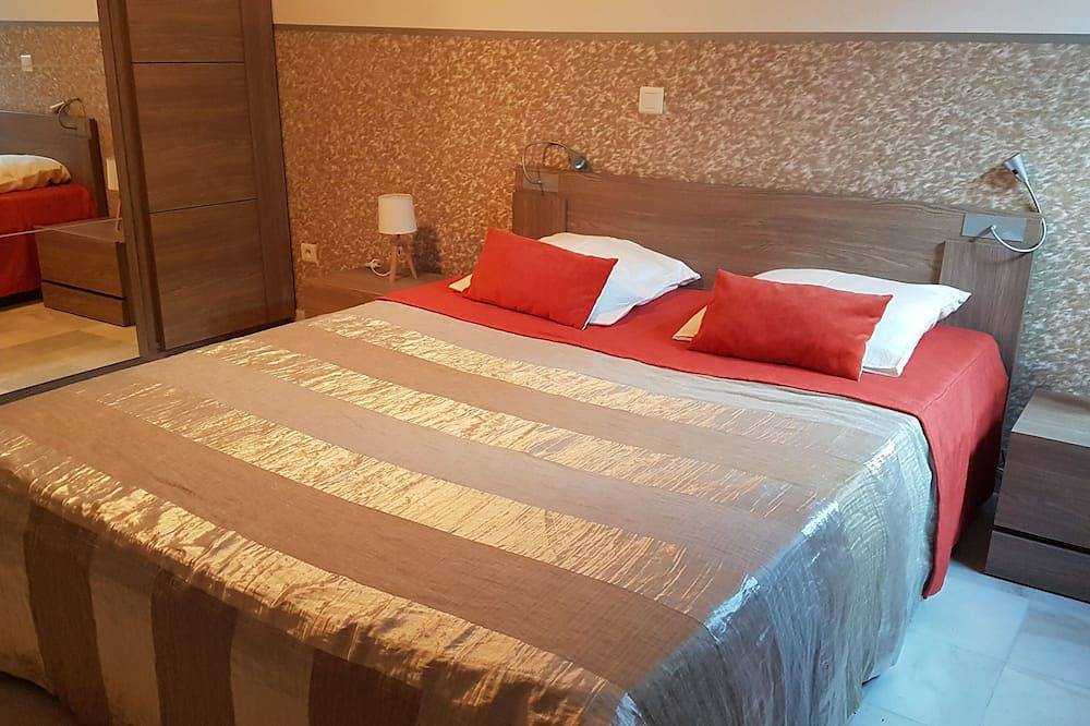 Villa Tout Confort 8 Pers Avec Climatisation et Piscine Privée in Bessan, Côte d'Améthyste