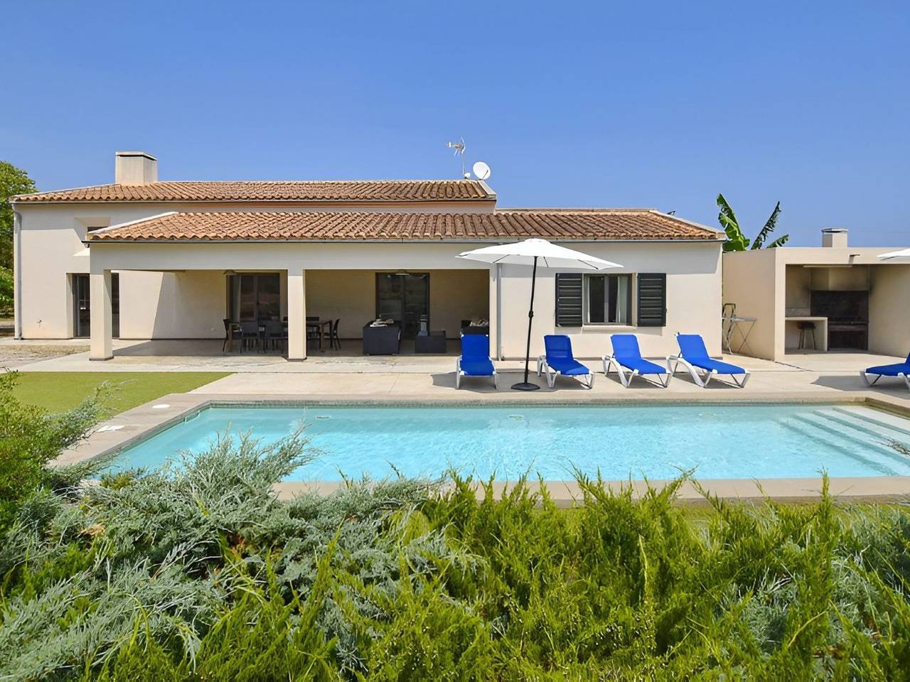 Modernes Haus in Meeresnähe in Cala Mendia, Manacor