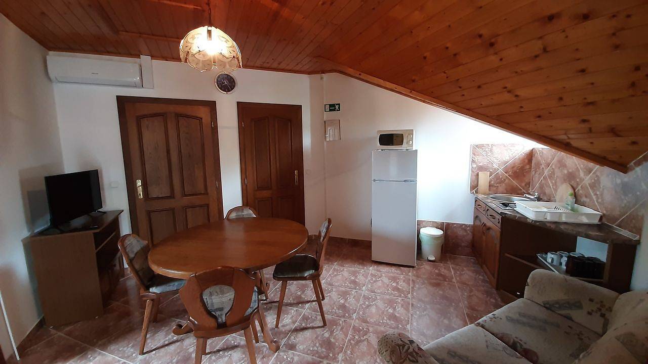 Ganze Ferienwohnung, Ferienwohnung für 4 Personen (40 m²) in Balatonlelle in Balatonlelle, Plattensee Südufer