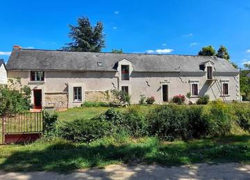 Gîte pour 4 personnes, avec vue ainsi que piscine et jardin, animaux acceptés à Blaison-Gohier