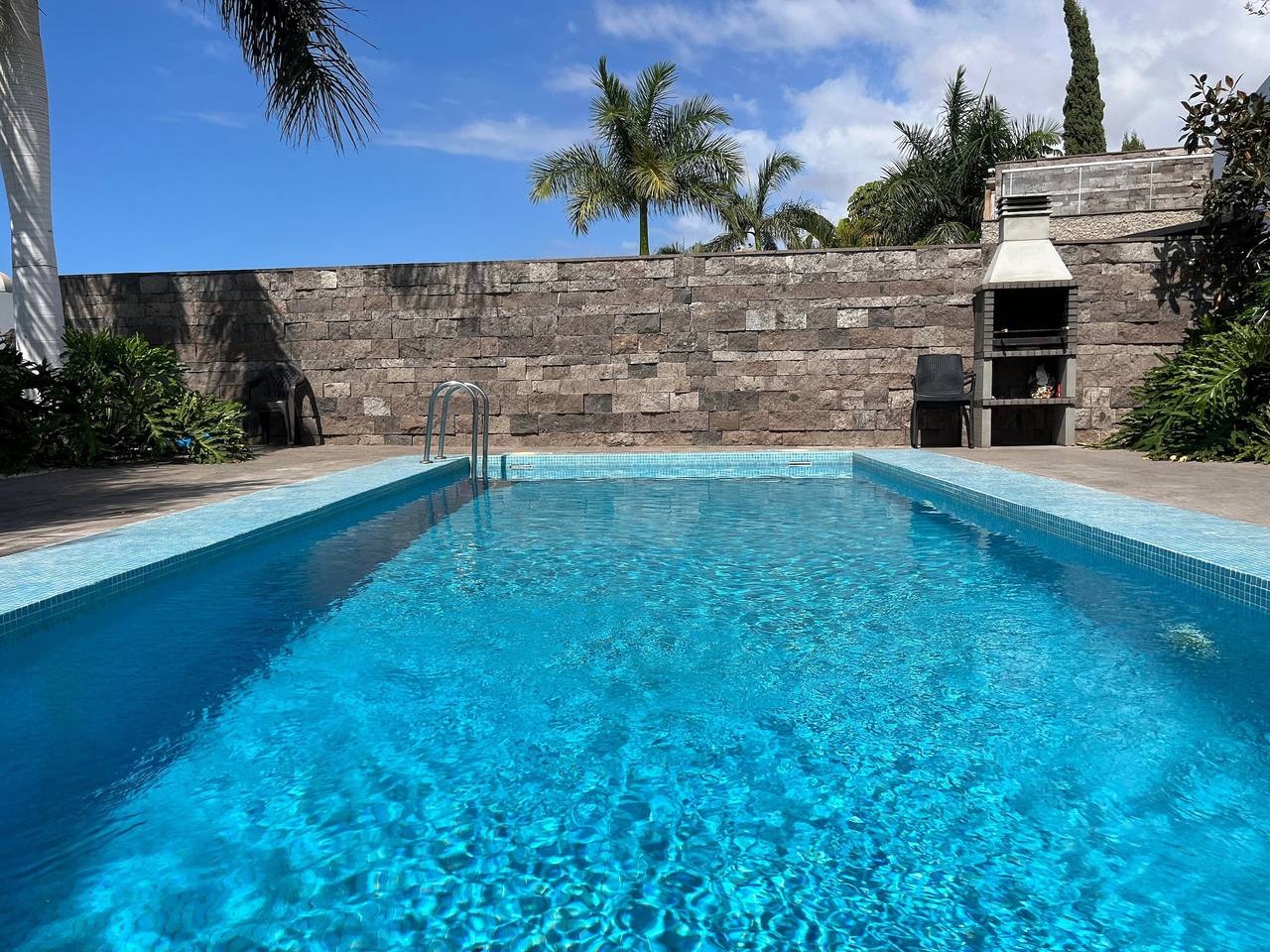 Ferienunterkunft "5-Schlafzimmer Villa in Playa del Duque" mit privatem Pool in Playa del Duque, Adeje