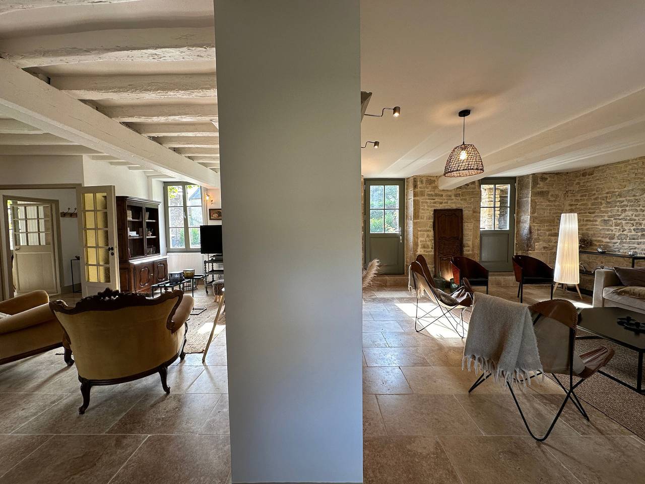 Burgunder Rückzug: geräumiges renoviertes Haus, Jacuzzi, Garten, Parkplatz in Gigny, Region Avallon