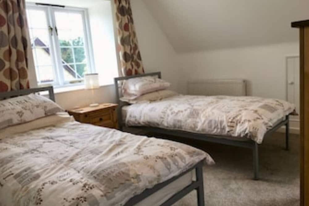 Beautifully converted stone cottage in the heart of the Isle of Wight 716 in Shalfleet, Isle of Wight