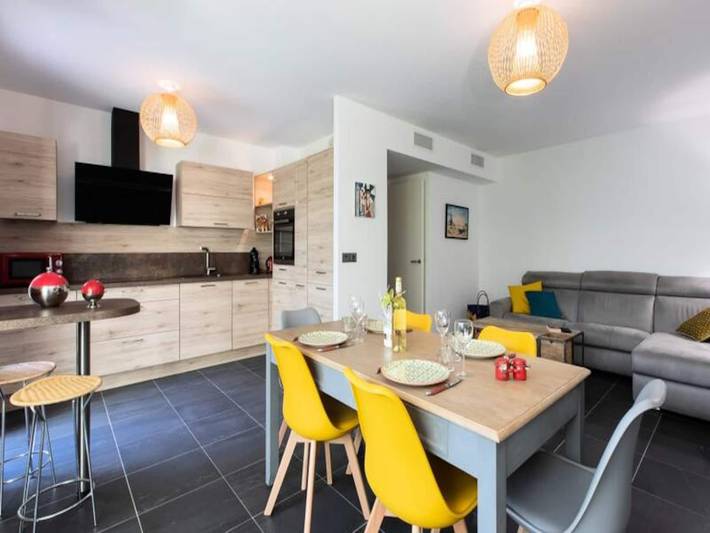 Gîte pour 6 personnes, avec piscine ainsi que terrasse et jardin, adapté aux familles dans Port du Mourre-Rouge - 2