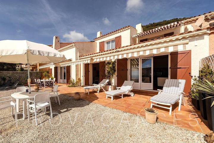 Ferienhaus für 6 Personen, mit Balkon/Terrasse und Garten sowie Pool in Cavalaire-sur-Mer - 3
