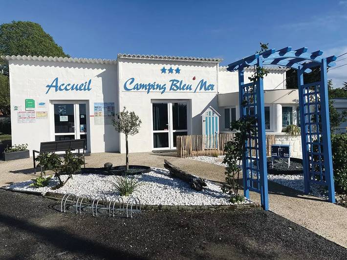 Camping pour 4 personnes, avec piscine ainsi que terrasse et sauna, animaux acceptés