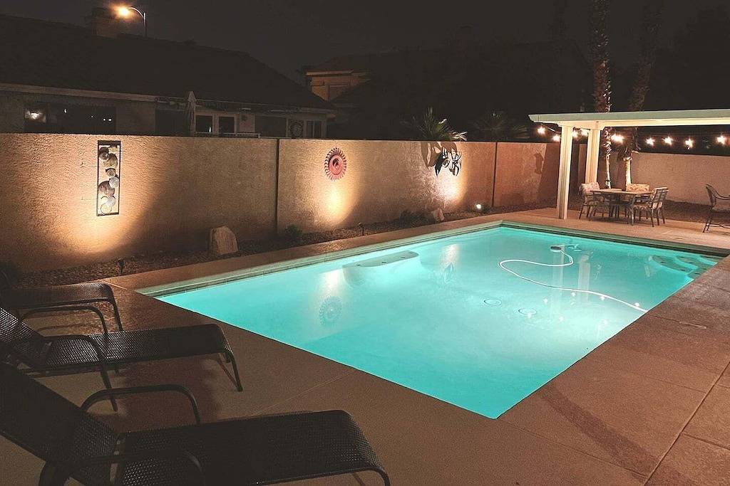 Cozy 5-Bedroom Oasis Near the Strip: Arcades, Pool, and Bbq Haven! in Paradise, Nevada