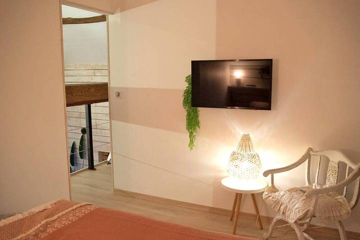 Renovated Loft with Private Pool & Spa - Peaceful Retreat in Auvergne in Cognat-Lyonne, Vichy region