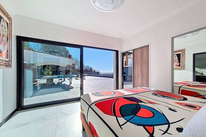 Location de vacances pour 11 personnes, avec terrasse à Aspremont - 2