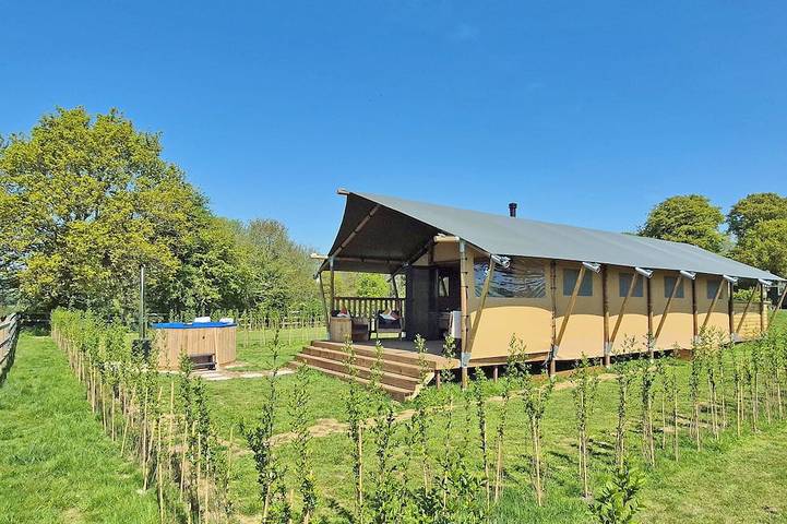Glamping for 2 people in South Downs