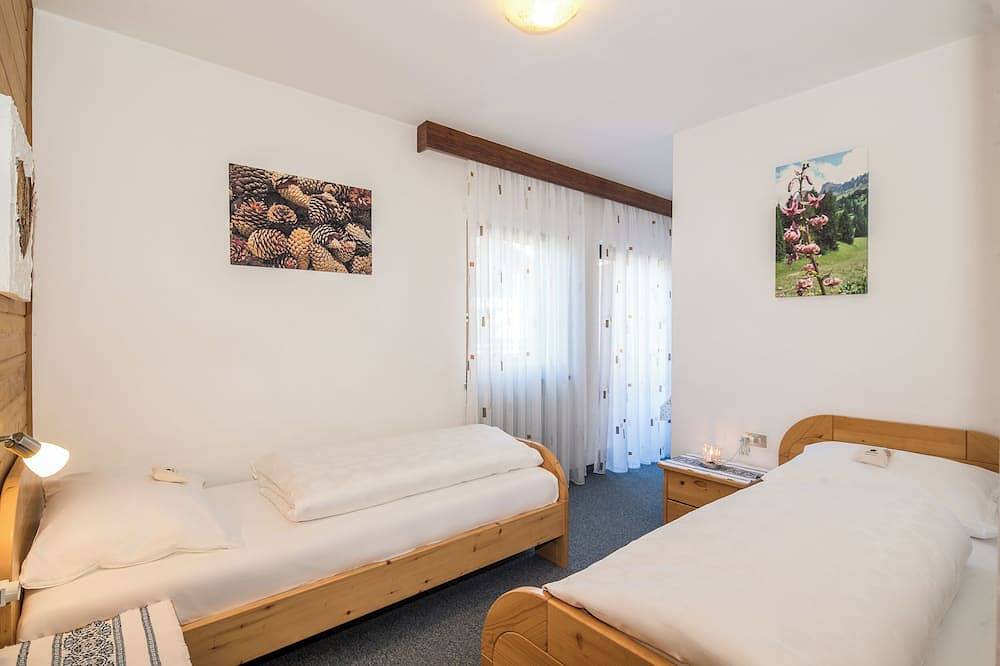 Ganze Wohnung, Unser kleines Ferienparadies mit nur 2 Wohneinheiten liegt inmitten der Berge in Karersee, Welschnofen