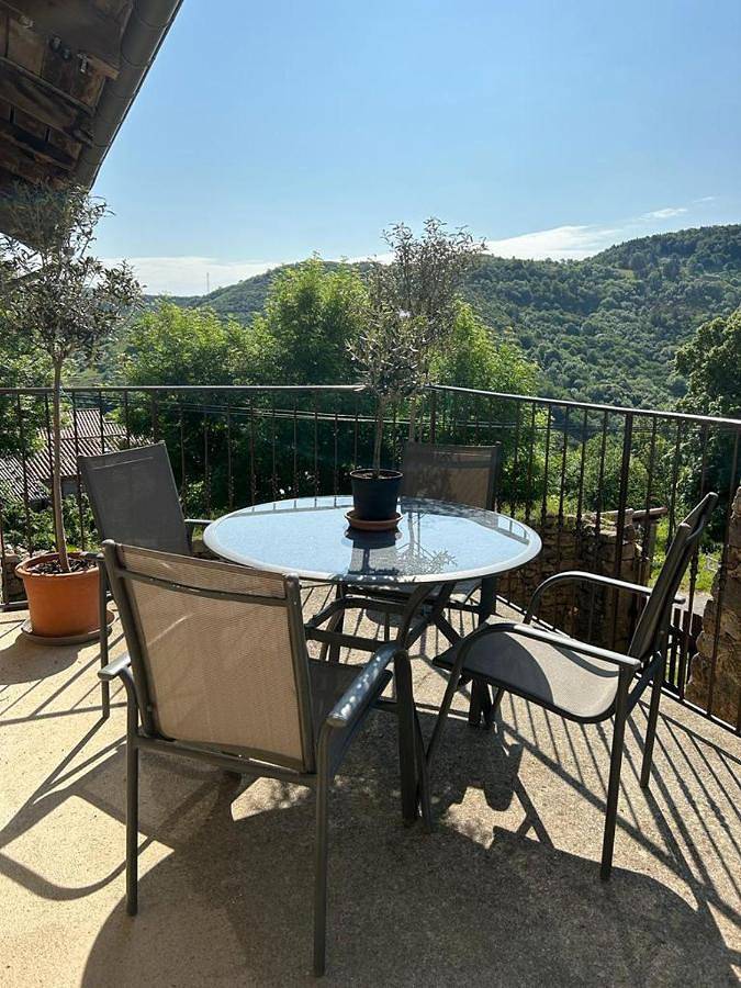 Gîte pour 4 personnes, avec vue et jardin à Ajoux - 2