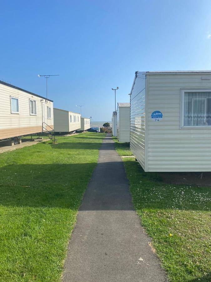 Holiday letting for 8 people, with Terrace and Garden as well as Pool and View in Bexhill