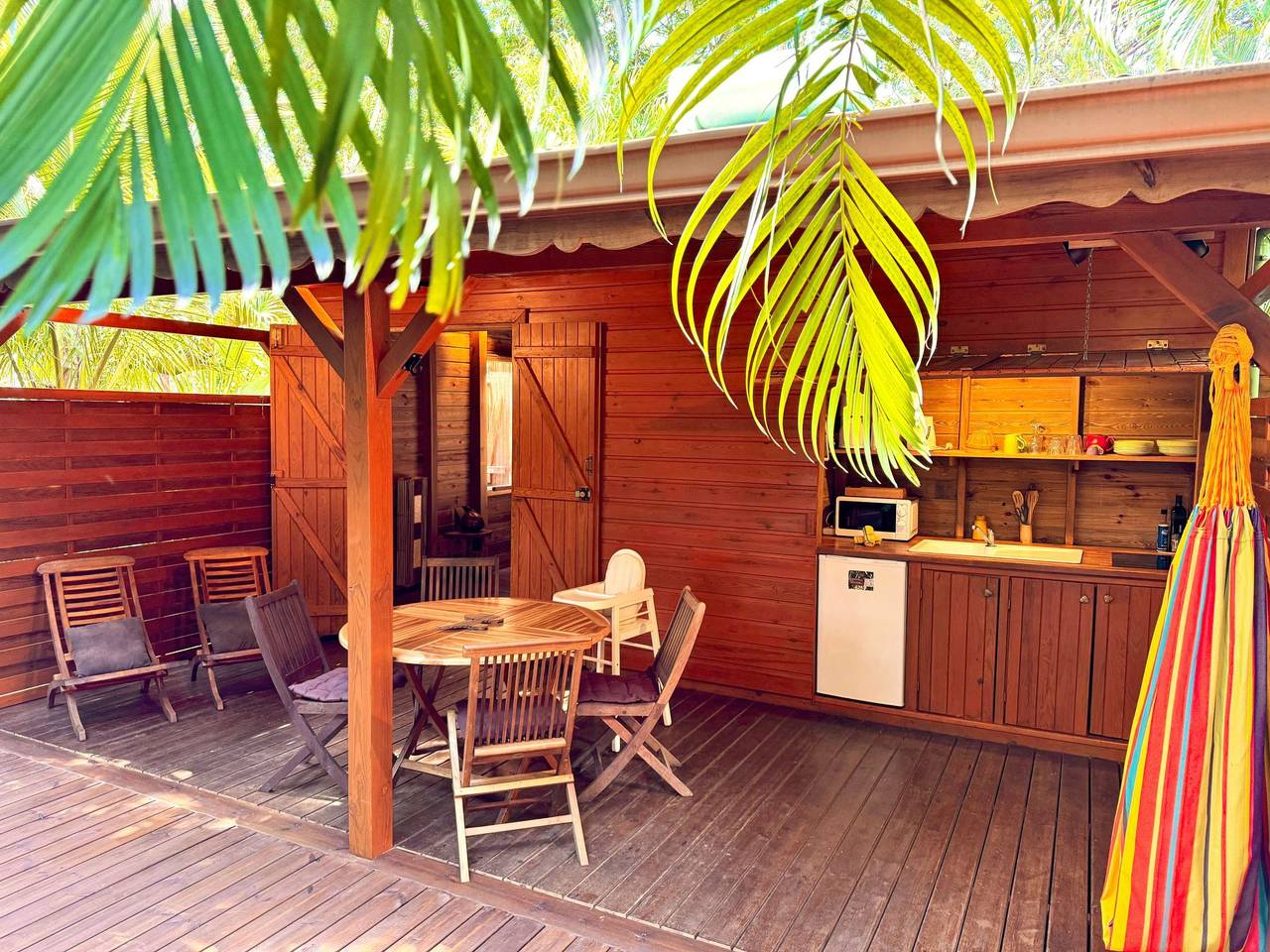 Ganze Wohnung, Bereich "Case Mezzanine" mit Blick auf das Wasser in Deshaies, Guadeloupe